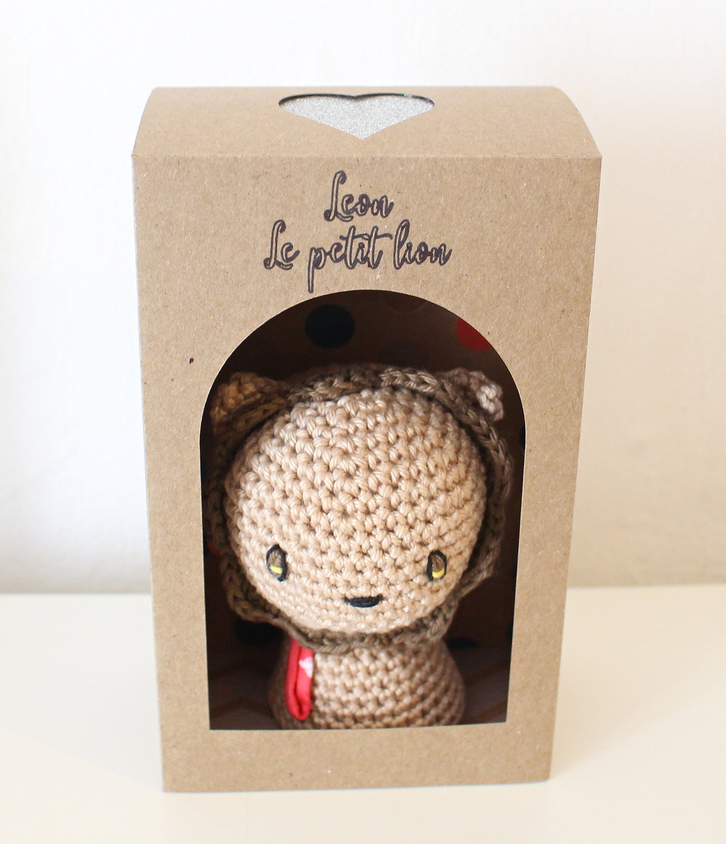 Personnage en crochet avec boîte, Cadeau personnalisé petit lion