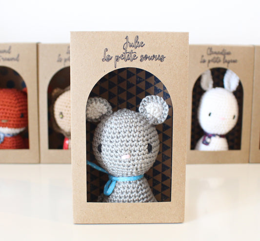 Personnage en crochet avec boîte, Cadeau personnalisé petite souris