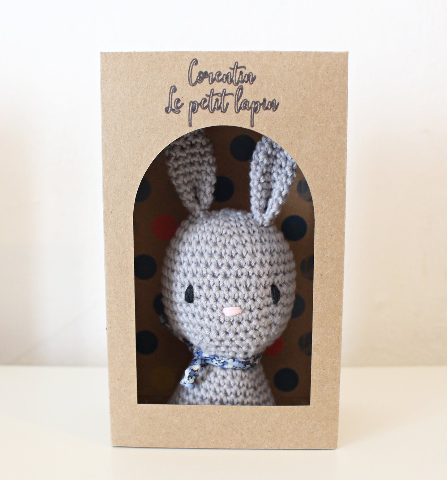 Personnage en crochet avec boîte, Cadeau personnalisé petit lapin